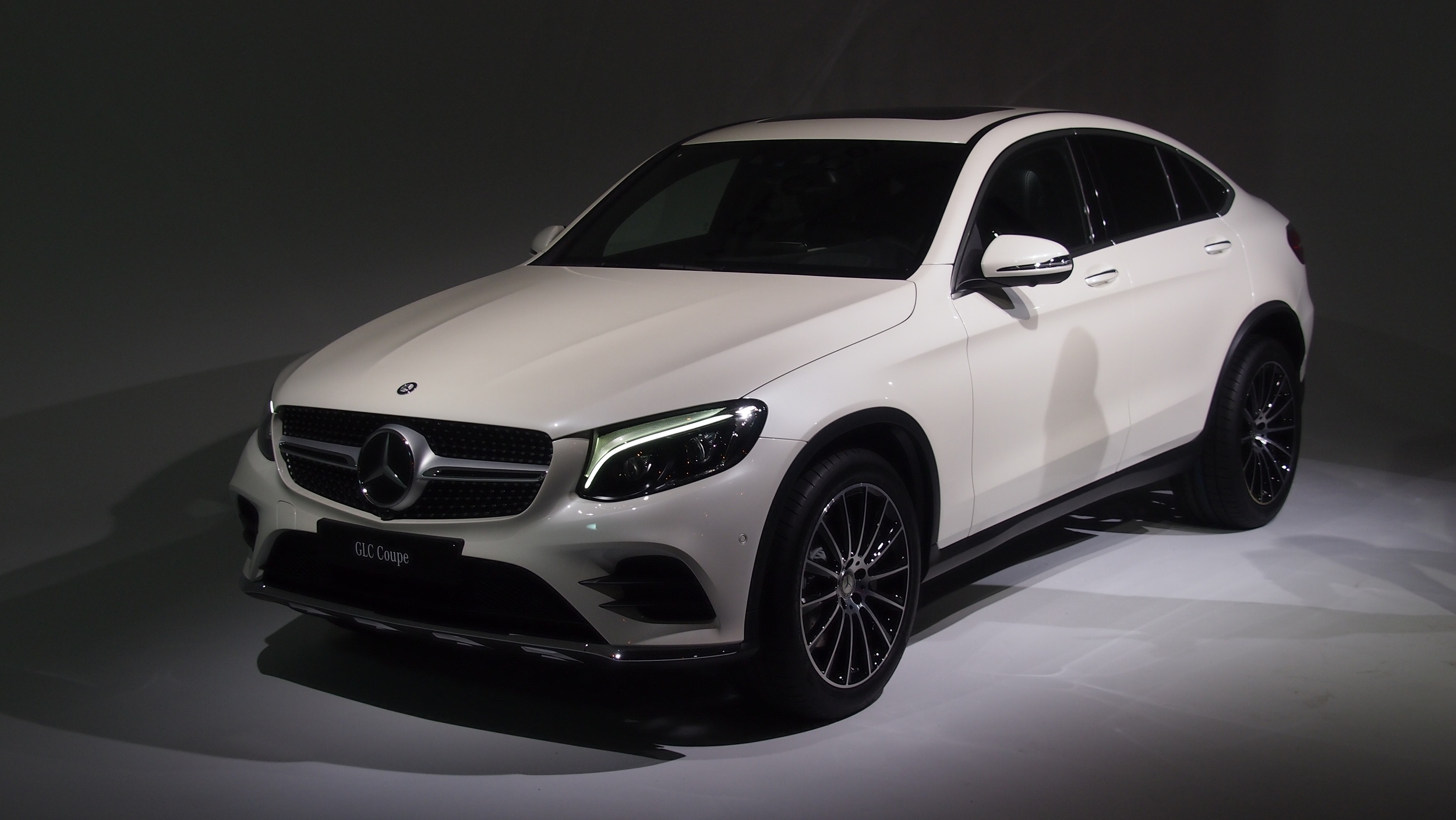 Mercedes-Benz ra mat GLC Coupe dau BMW X4 hinh anh