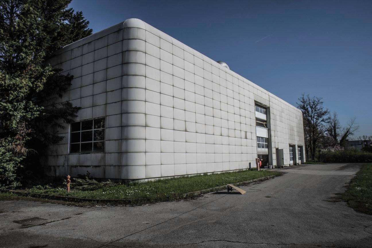 Can canh nha may Bugatti bo hoang hinh anh