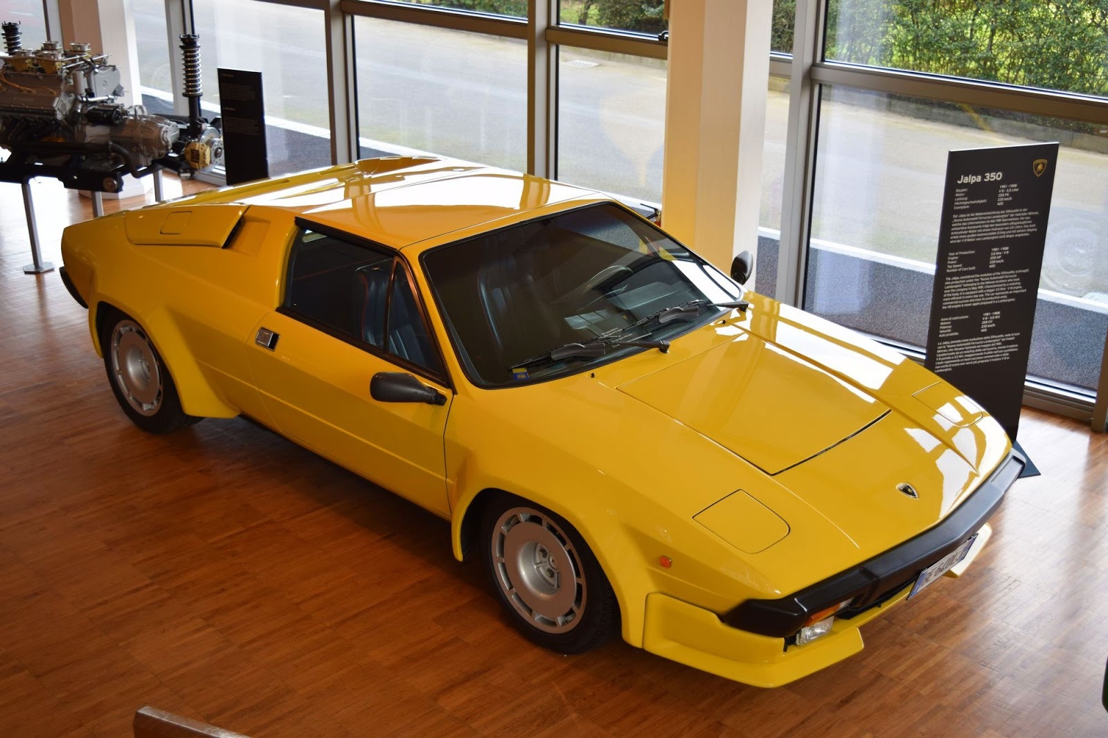 Bao tang xe Lamborghini anh 11