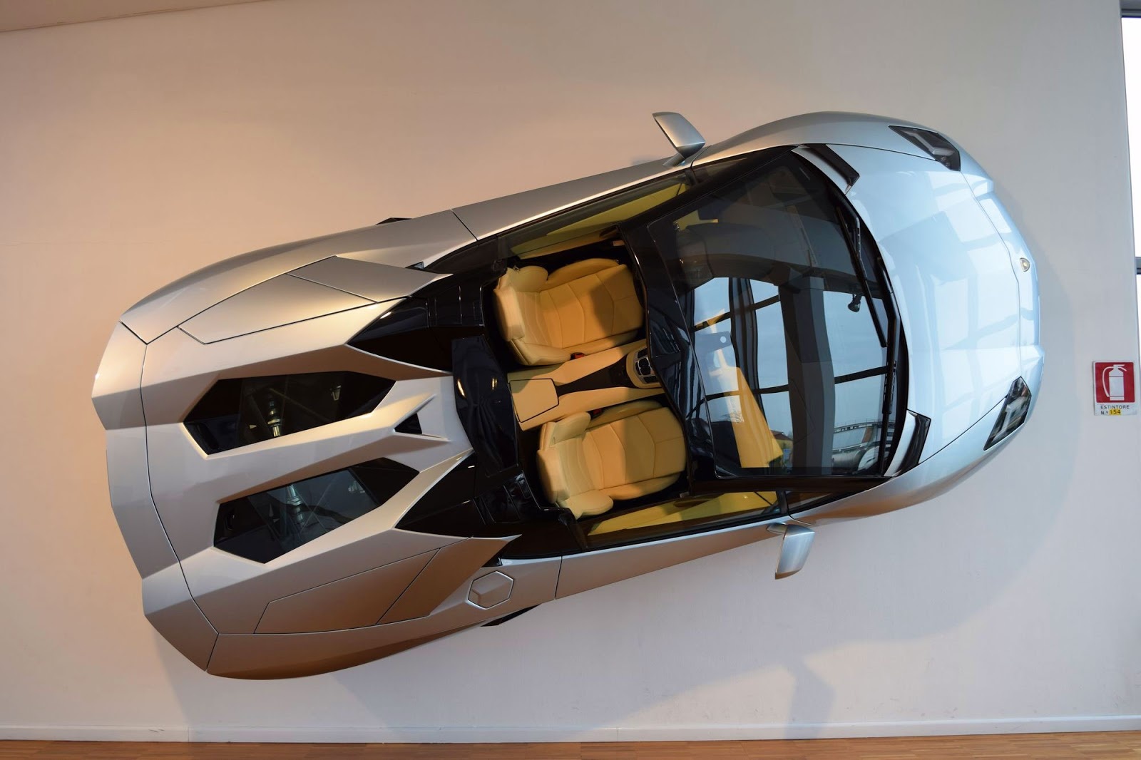 Bao tang xe Lamborghini anh 3