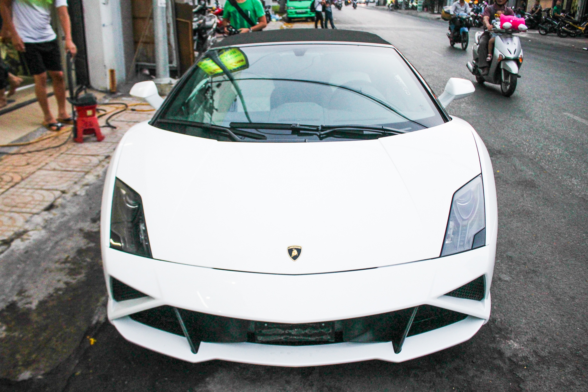 Lamborghini Gallardo mui tran dau tien tai Viet Nam hinh anh