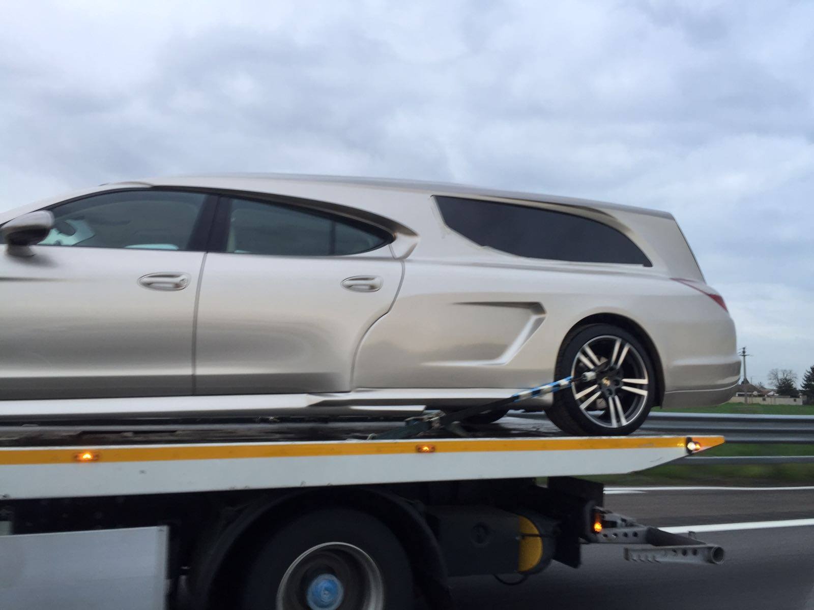 sieu xe Porsche Panamera anh 3