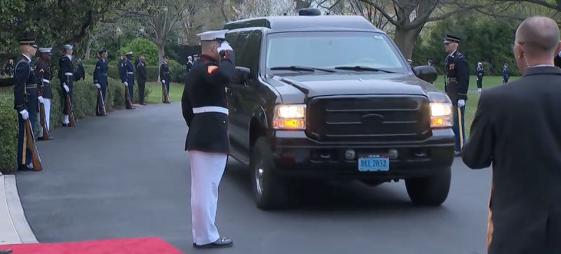 Loat xe chong dan cho 50 nguyen thu toi Nha Trang hinh anh