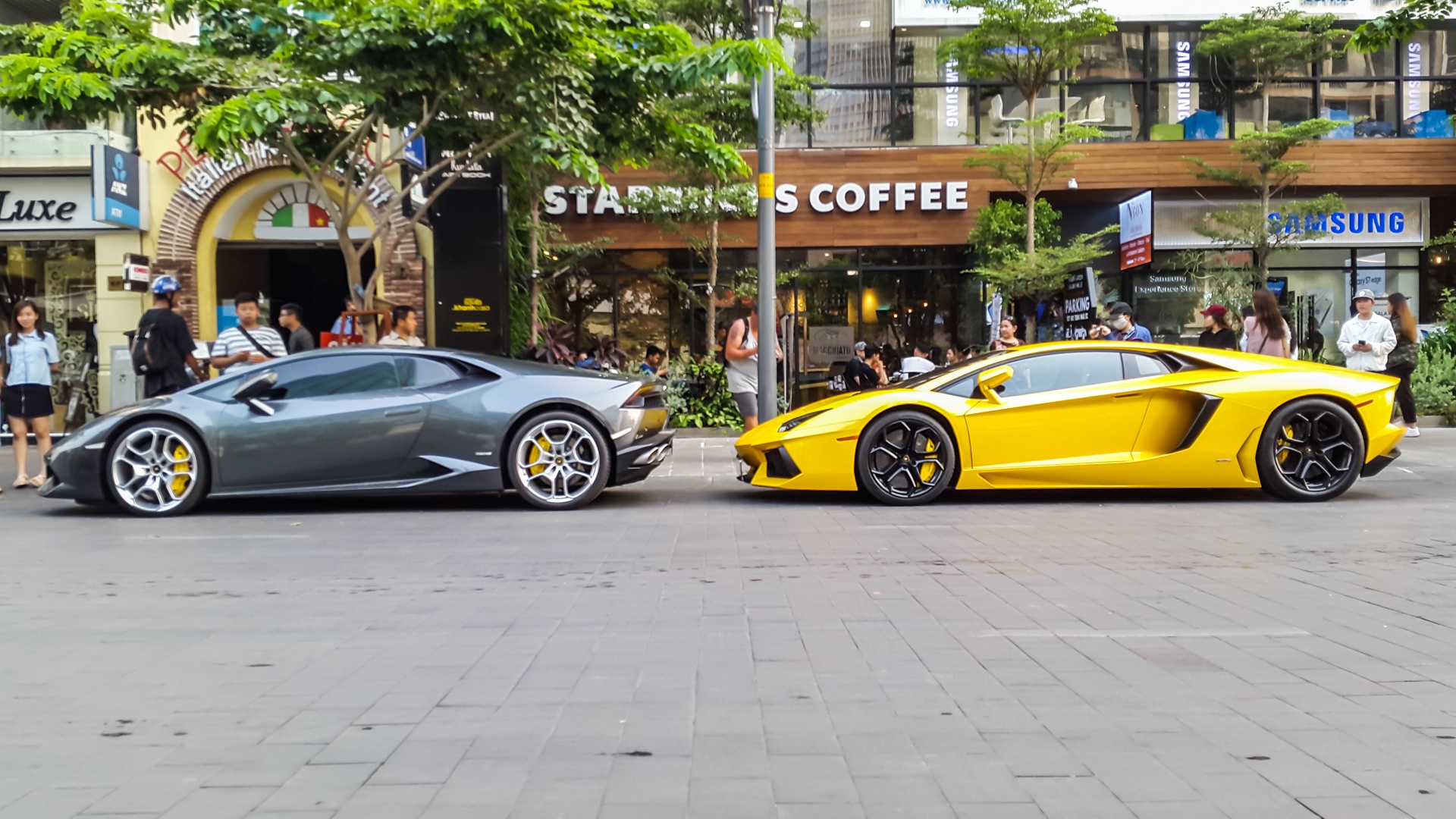 Bo doi Lamborghini bien doc khoe dang tai Sai Gon hinh anh