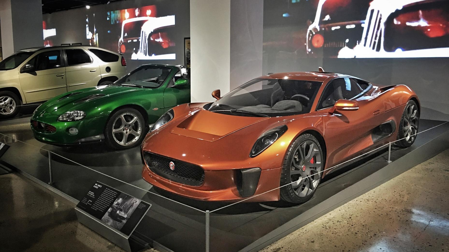 Ben trong bao tang oto lon nhat the gioi hinh anh