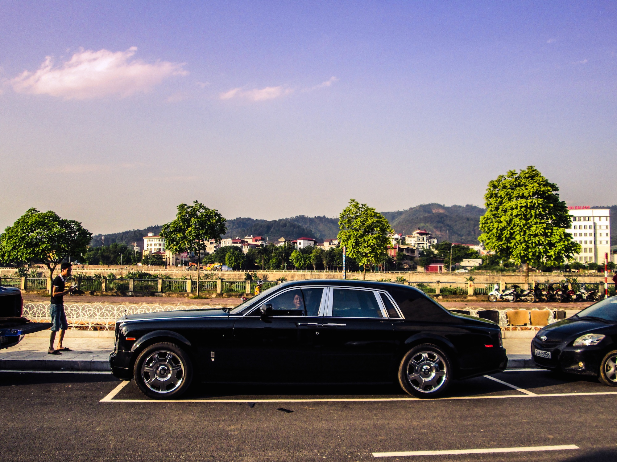 Rolls Royce rao ban cho xe ve Lao Cai anh 1