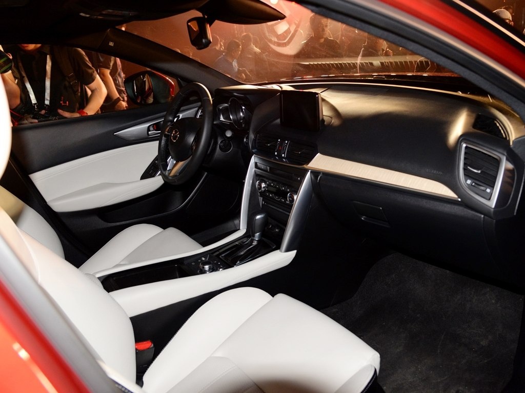 Mazda CX-4,  Mazda CX-4 gia bao nhieu,  chi tiet Mazda CX-4,  thong so Mazda CX-4,  ra mat Mazda CX-4,  anh Mazda CX-4 anh 14