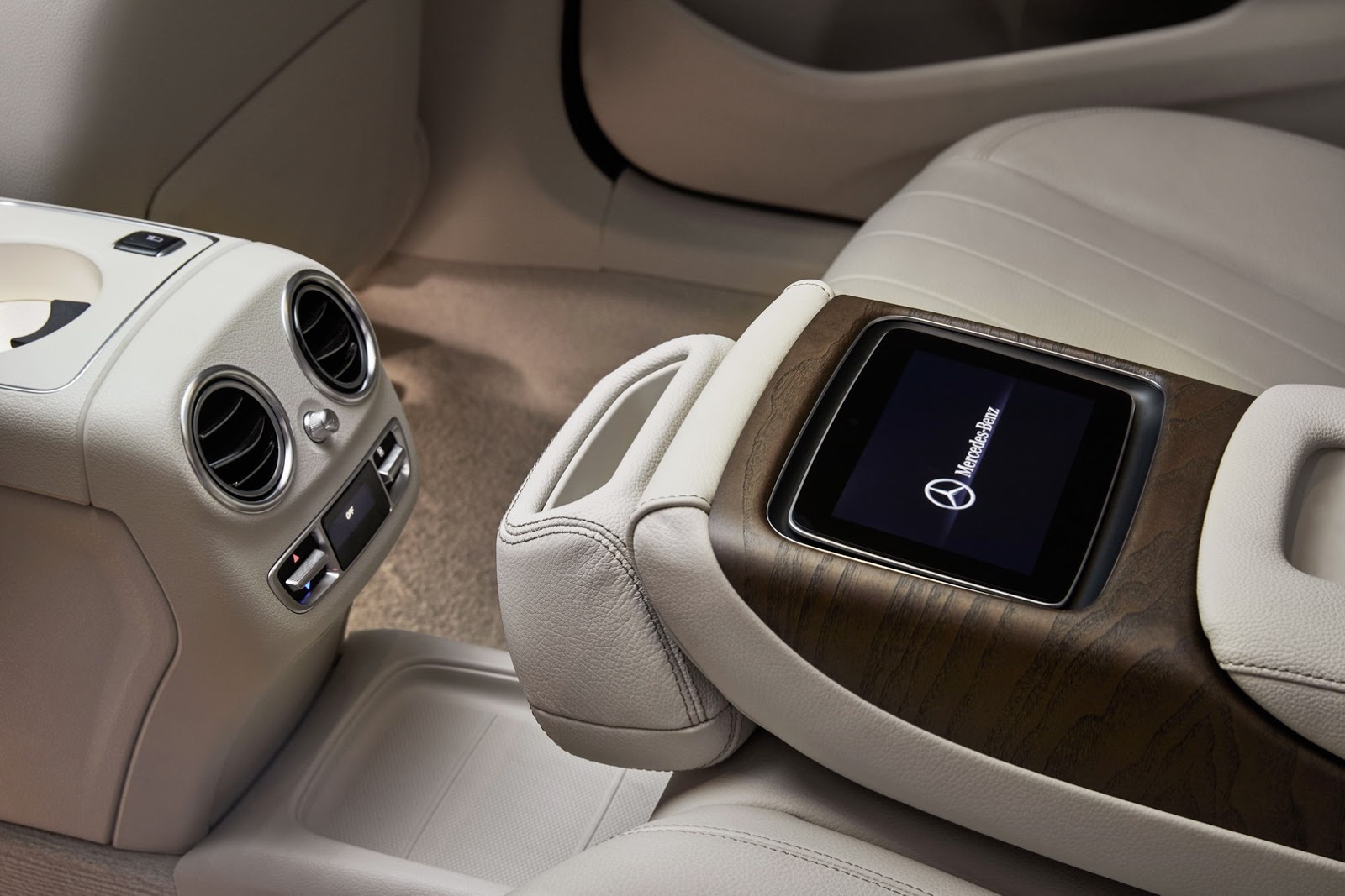 Mercedees Benz E Class truc co so dai anh 11