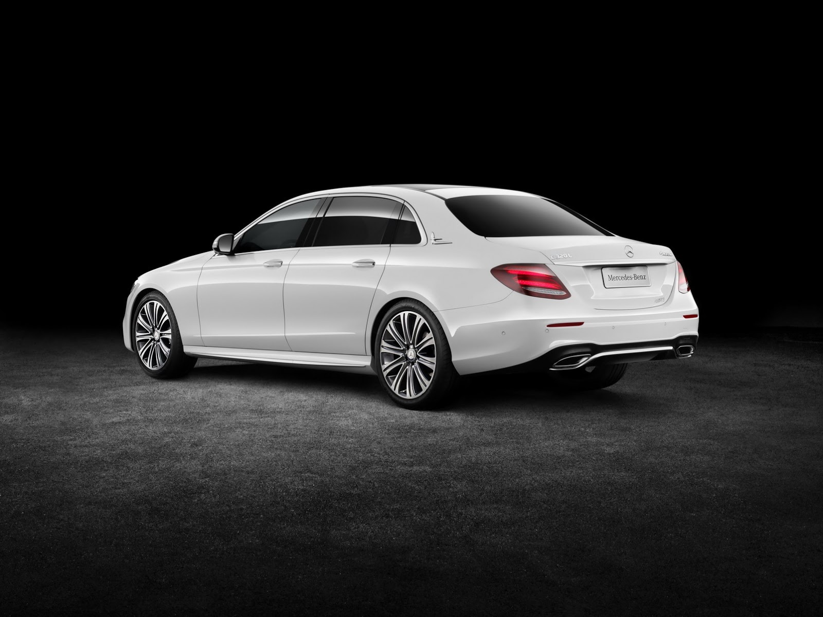 Mercedees Benz E Class truc co so dai anh 4