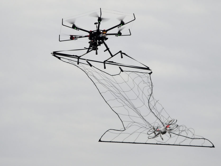 Robot cảnh sát thiện chiến nhất thế giới ảnh 6 Robot canh sat thien chien nhat the gioi anh 6