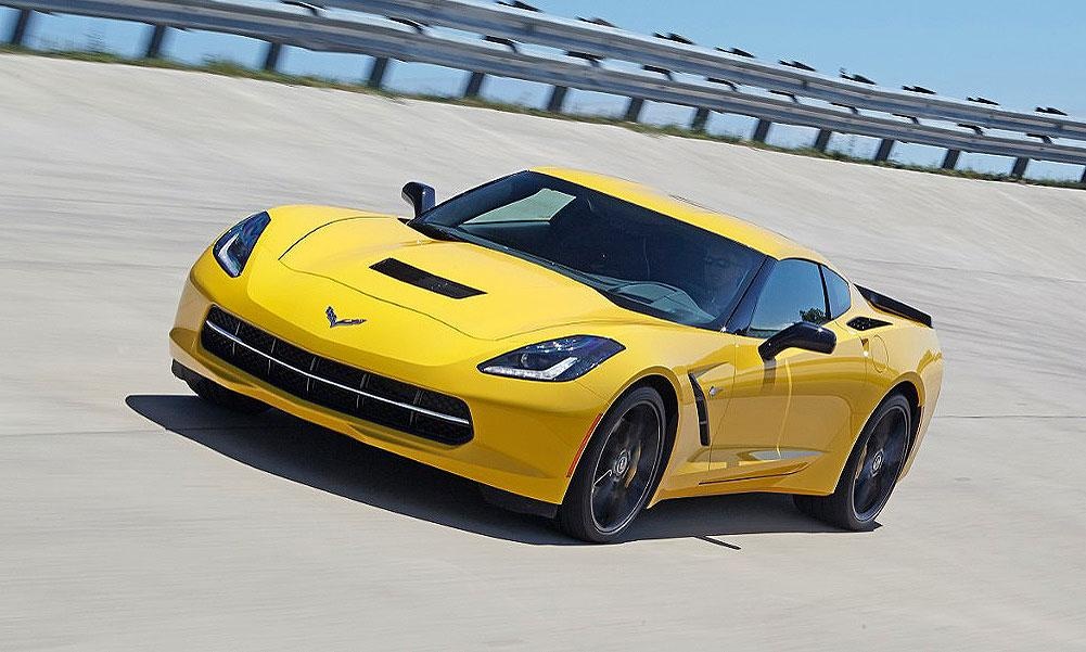 Chevrolet lam cach mang voi Corvette dong co dat giua hinh anh