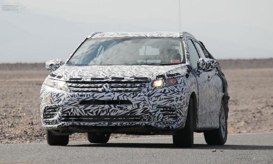 Mitsubishi thu nghiem mau crossover moi hinh anh