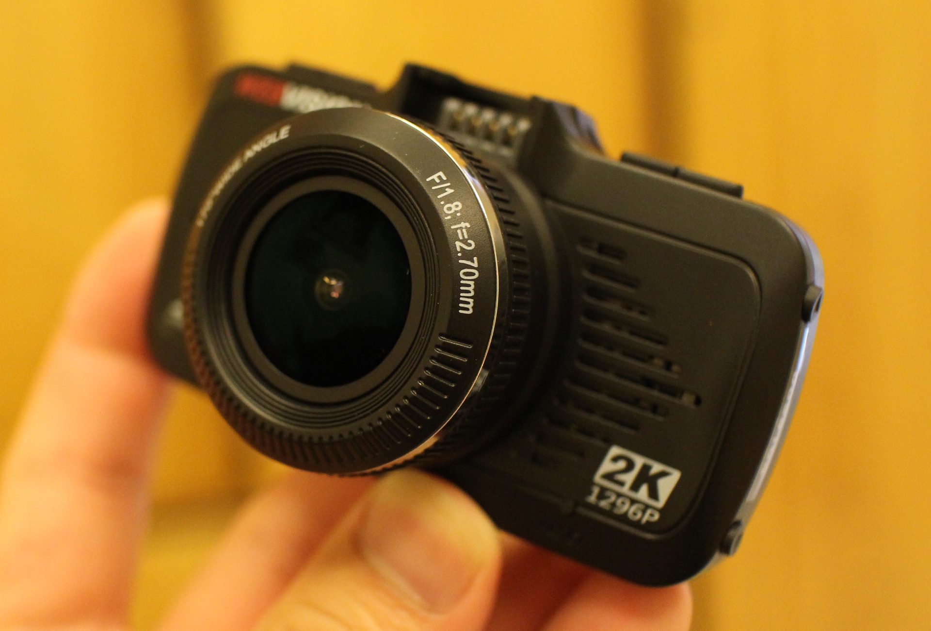 Camera hanh trinh co kha nang canh bao toc do hinh anh
