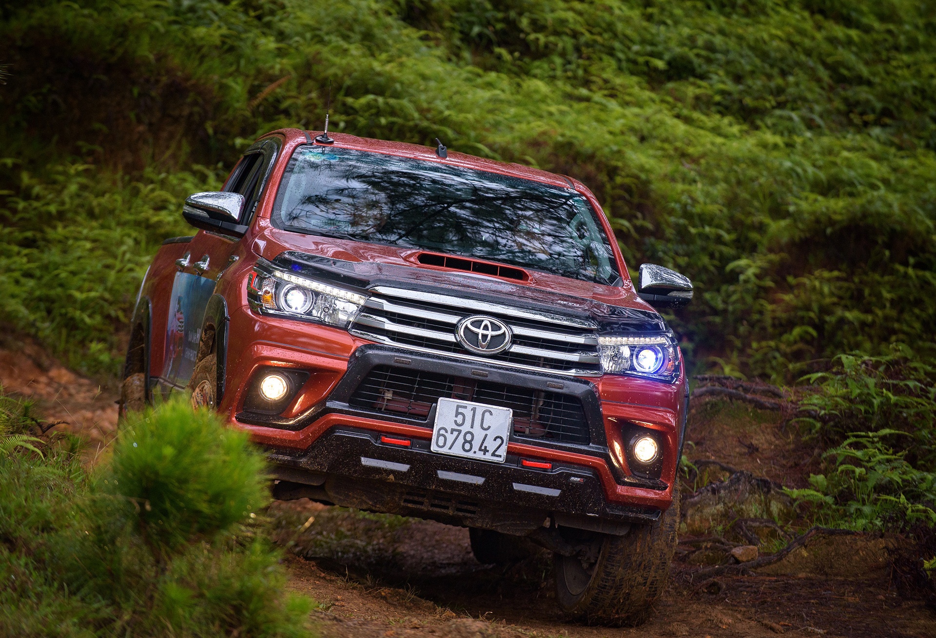 Trai nghiem kha nang offroad cua Toyota Hilux hinh anh