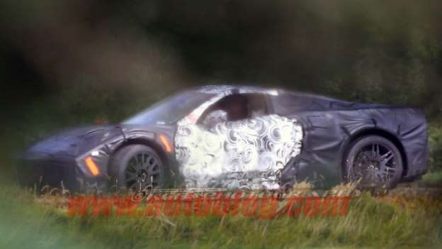 Chevrolet Corvette 2019 lo anh chay thu tren duong hinh anh