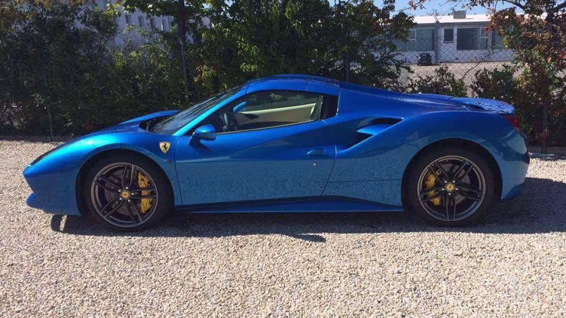 Ferrari 488 mui trần ảnh 3 Ferrari 488 mui tran anh 3