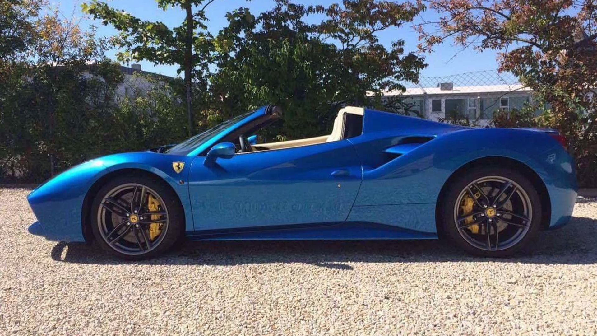 Ferrari 488 mui trần ảnh 4 Ferrari 488 mui tran anh 4