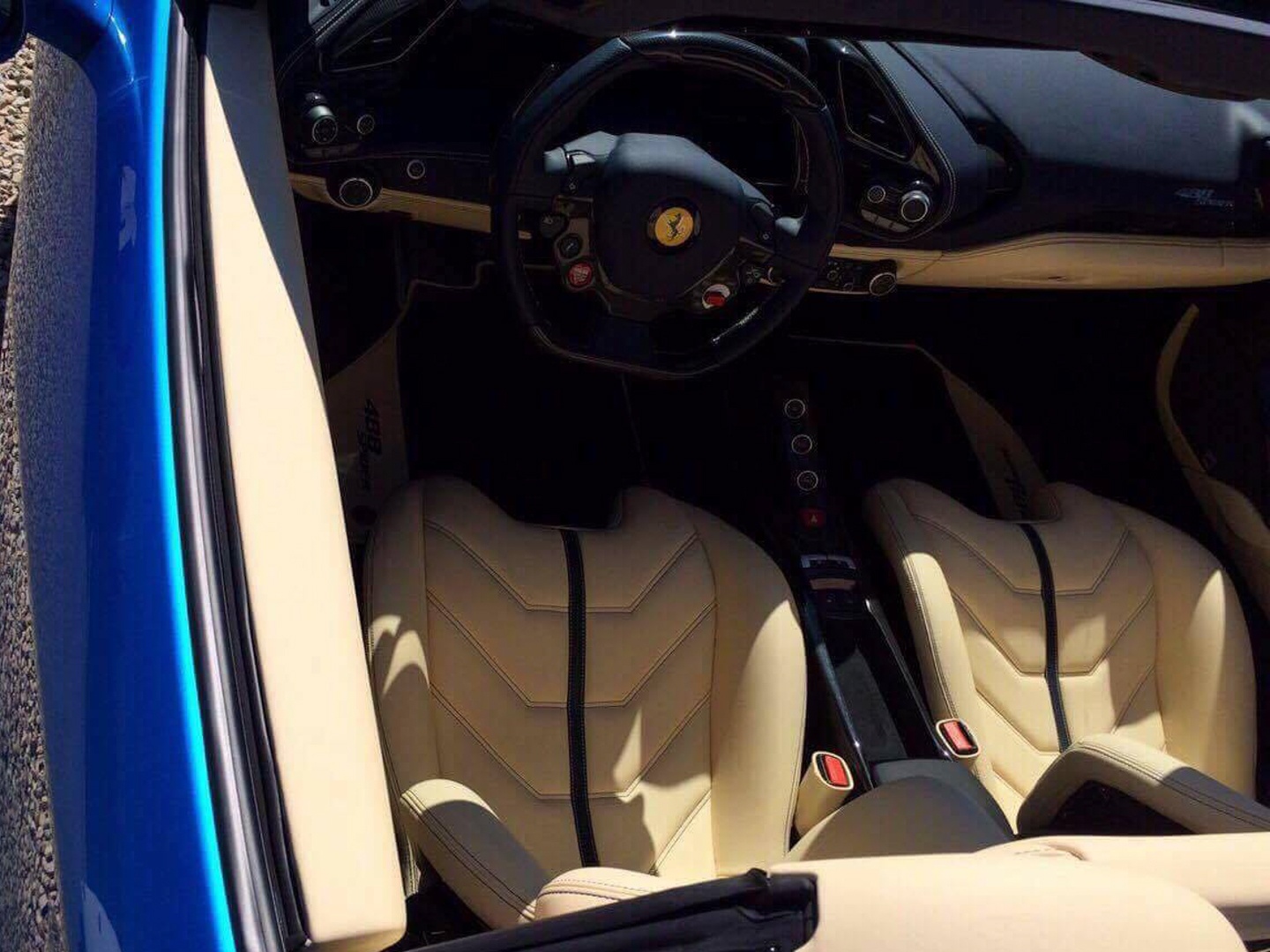 Ferrari 488 mui trần ảnh 7 Ferrari 488 mui tran anh 7