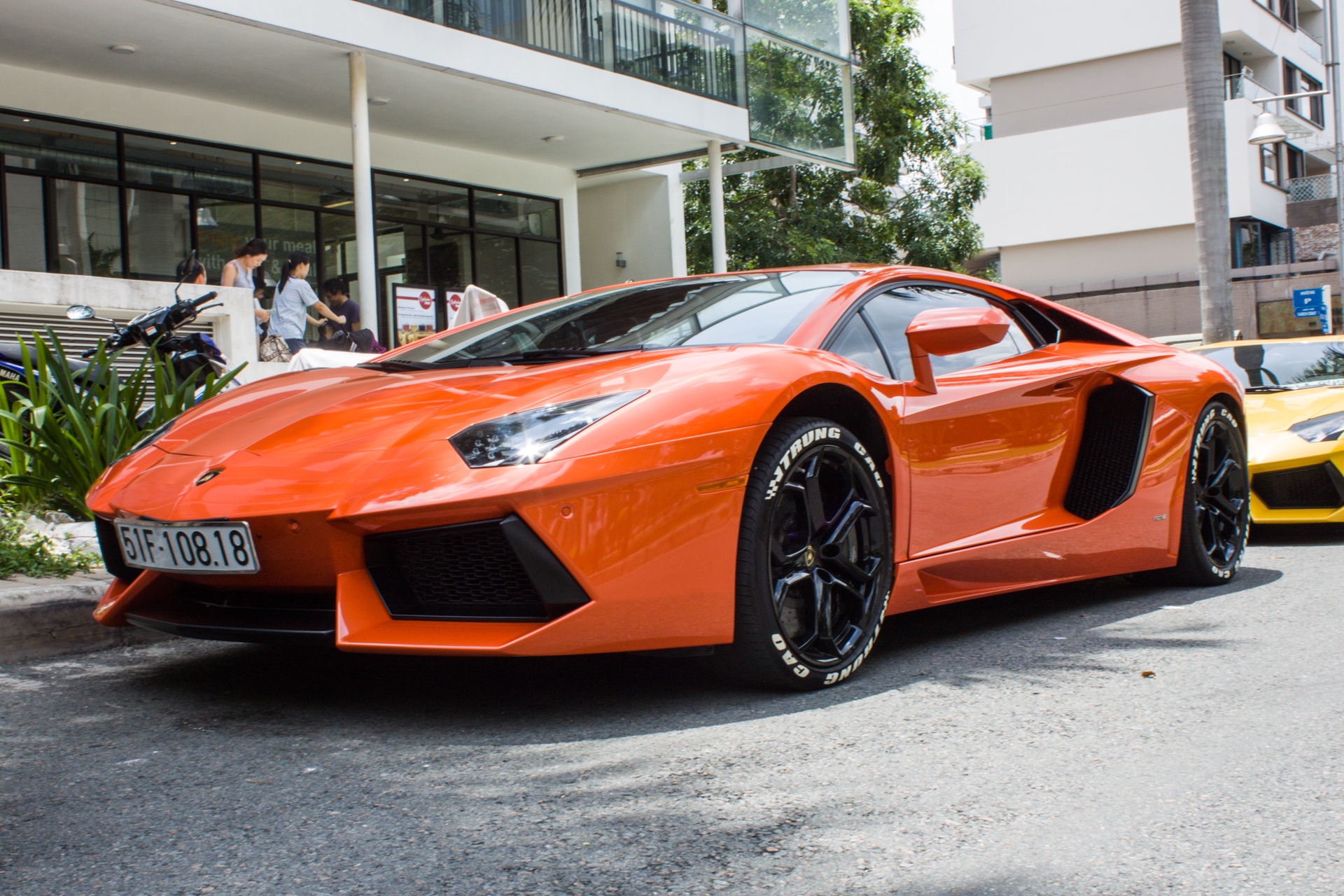 Dan sieu xe sac mau do dang tai Sai Gon hinh anh