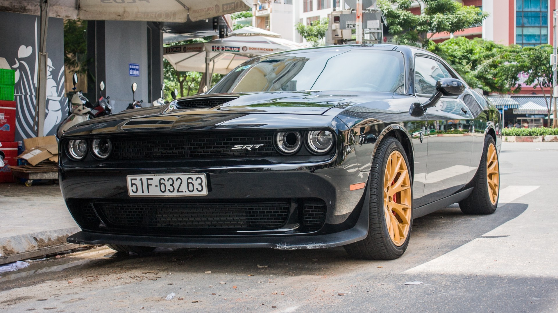 Dodge Challenger SRT-8 Hellcat tai xuat tai Sai Gon hinh anh