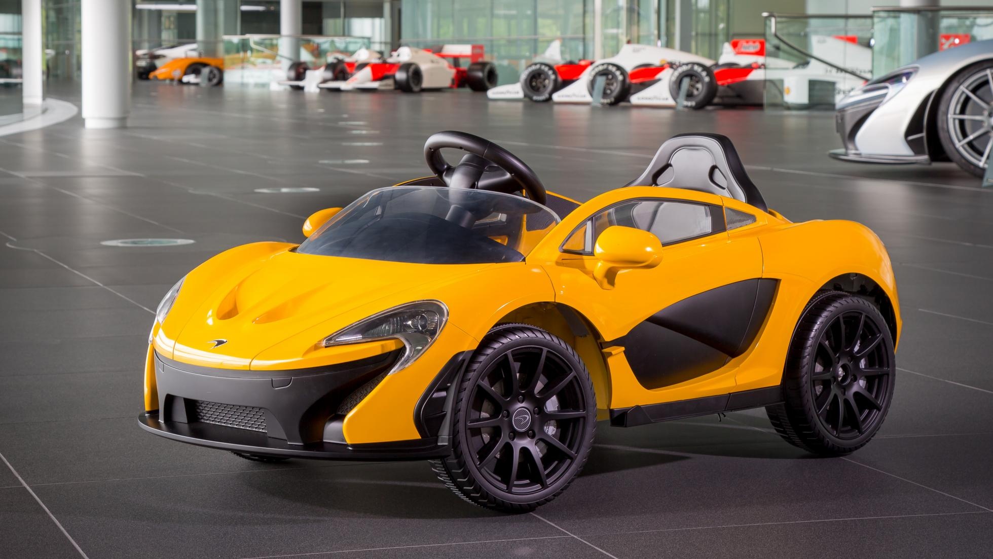 McLaren P1 mui tran chay dien cho tre me sieu xe hinh anh