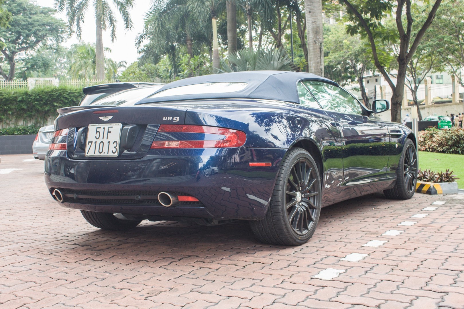 Aston Martin DB9 Volante anh 13