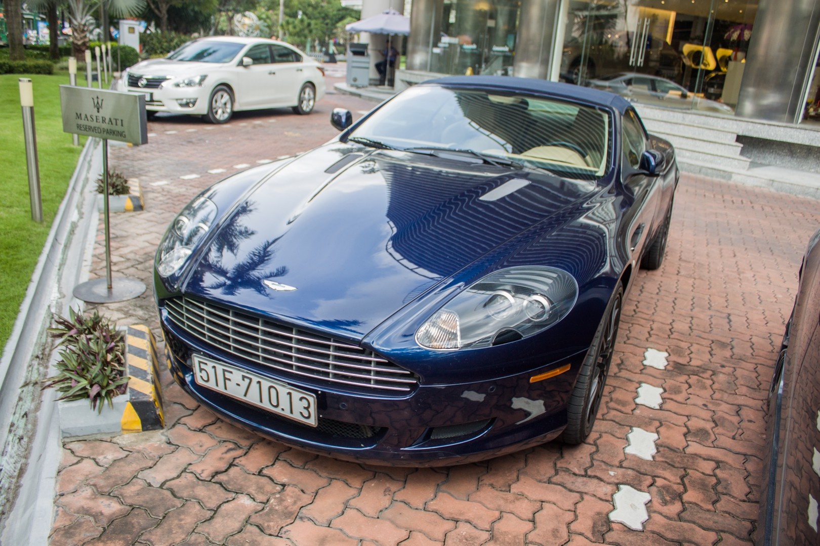 Aston Martin DB9 Volante anh 4