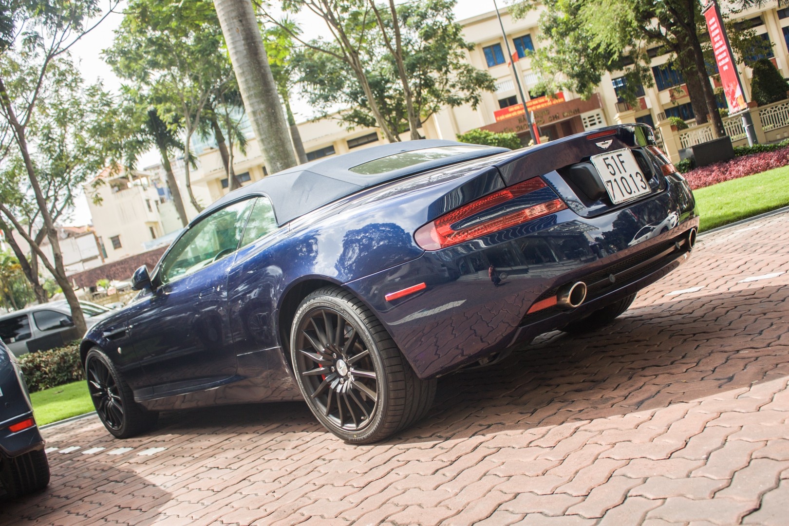 Aston Martin DB9 Volante anh 6