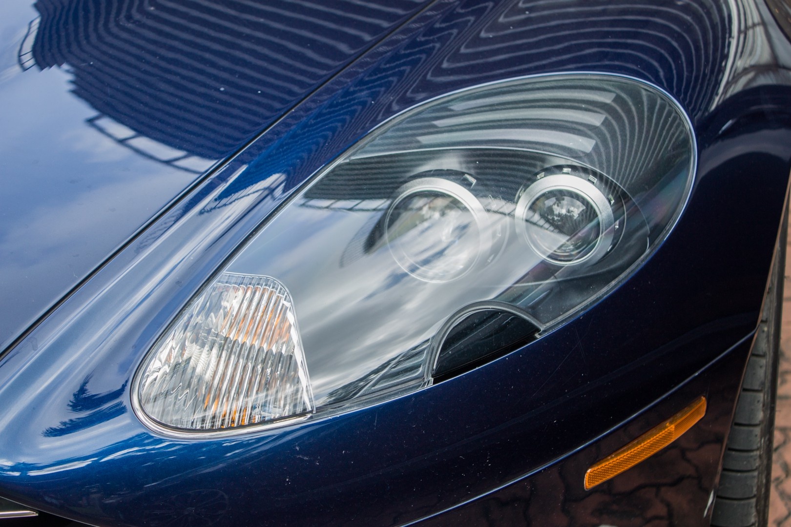 Aston Martin DB9 Volante anh 7