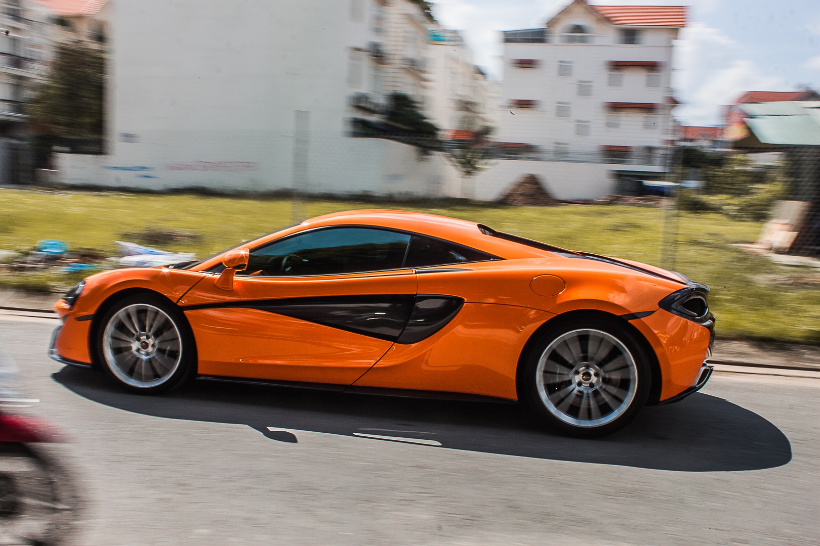Sieu xe McLaren 570S mau cam nam tien hinh anh