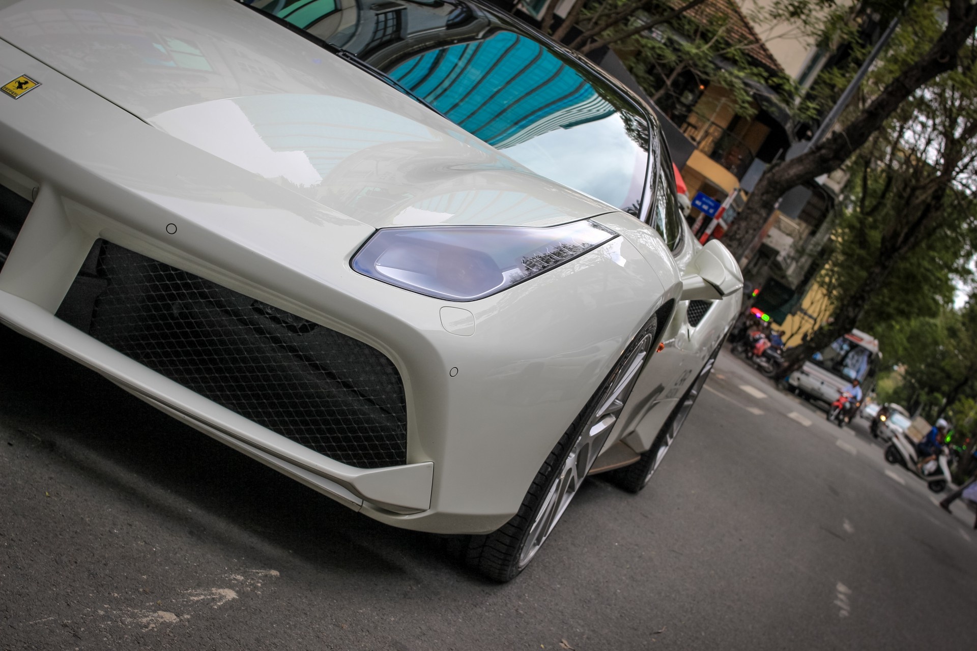 Xe Ferrari 488 GTB cua Cuong Do la anh 5