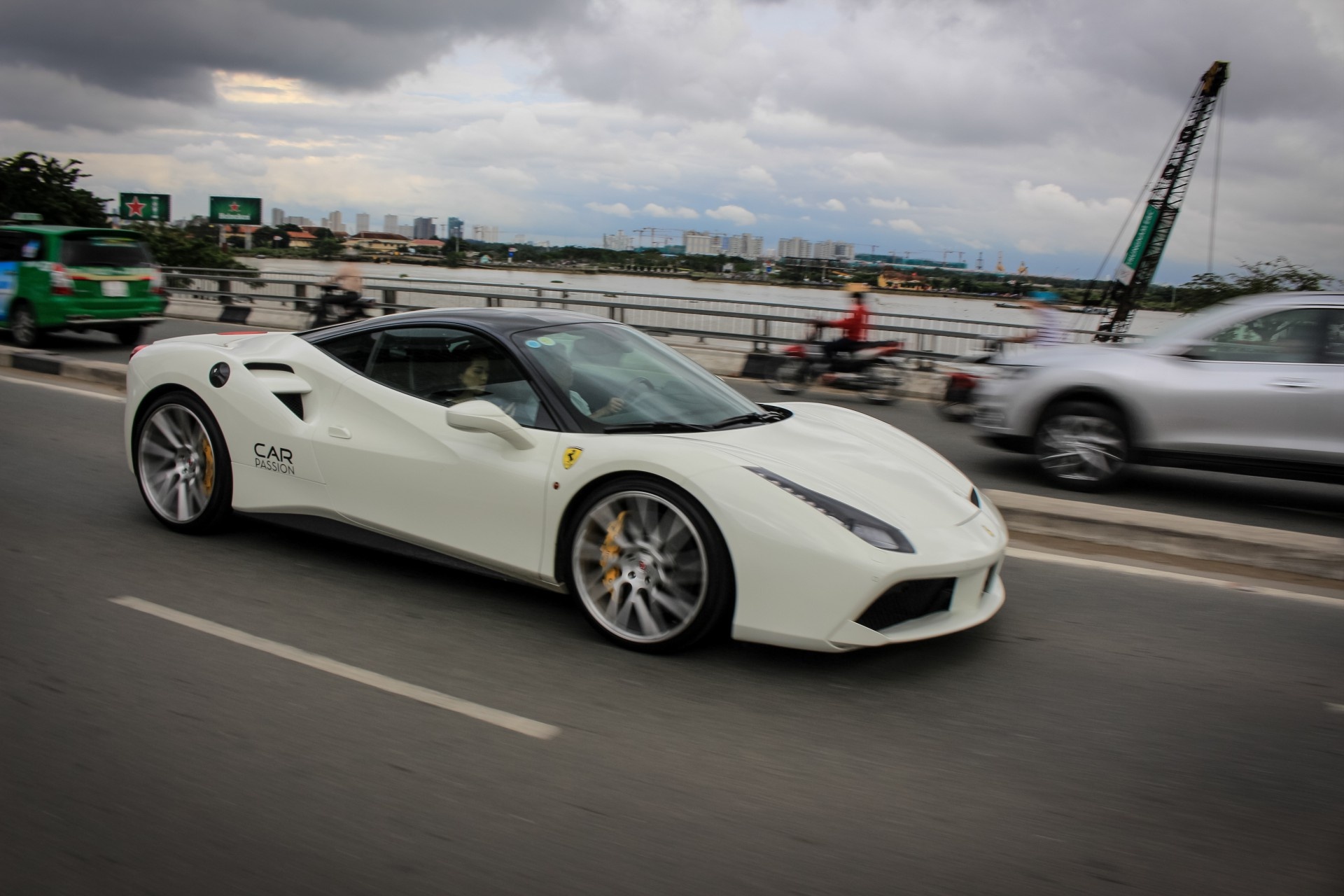 Xe Ferrari 488 GTB cua Cuong Do la anh 7
