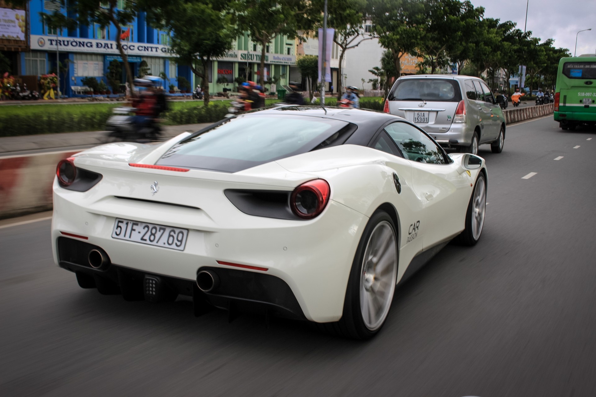 Xe Ferrari 488 GTB cua Cuong Do la anh 8