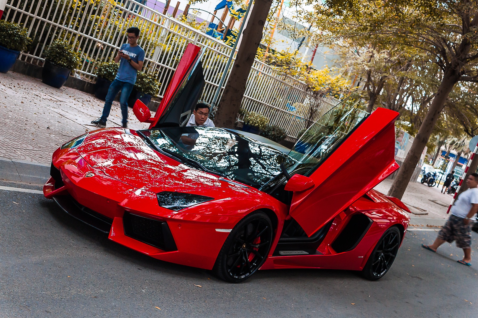 Siêu xe Lamborghini của đại gia Sài Gòn ảnh 2 Sieu xe Lamborghini cua dai gia Sai Gon anh 2