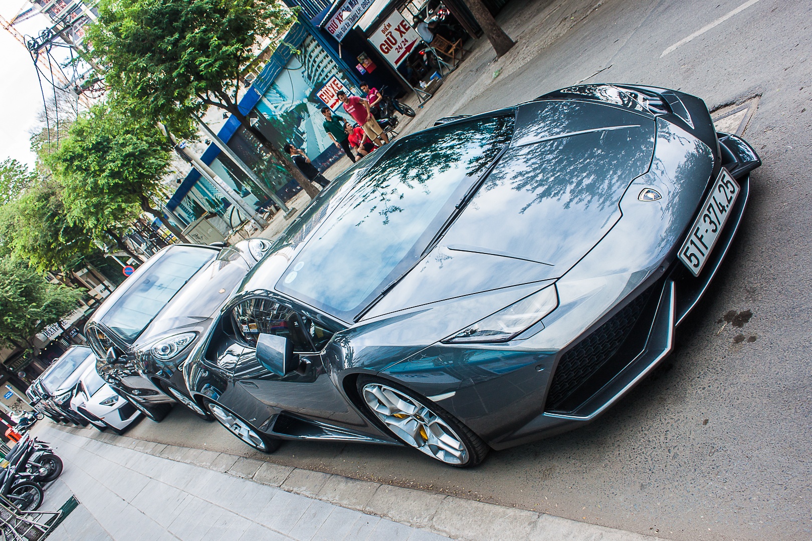 Siêu xe Lamborghini của đại gia Sài Gòn ảnh 8 Sieu xe Lamborghini cua dai gia Sai Gon anh 8