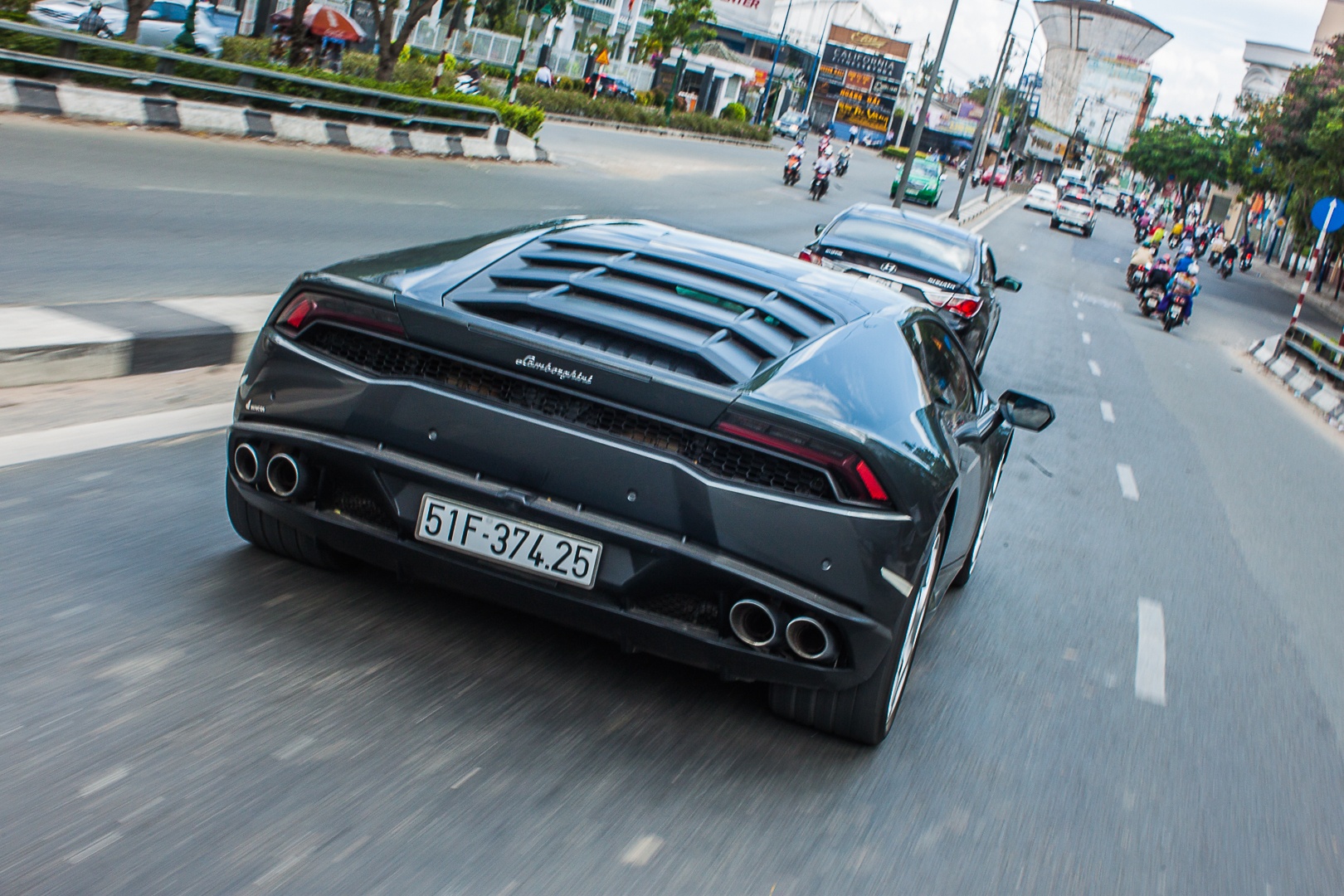 Siêu xe Lamborghini của đại gia Sài Gòn ảnh 10 Sieu xe Lamborghini cua dai gia Sai Gon anh 10