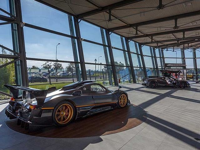 Video 4 phut ve qua trinh xay dung nha may sieu xe Pagani hinh anh