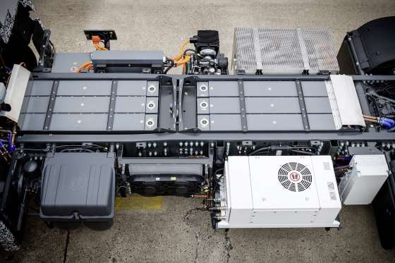 Mercedes che tao xe tai dien canh tranh Tesla anh 3