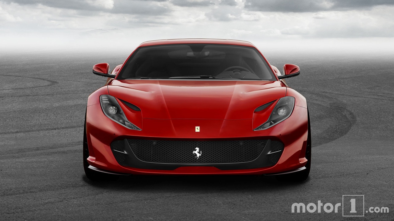 Ferrari 812 Superfast anh 2