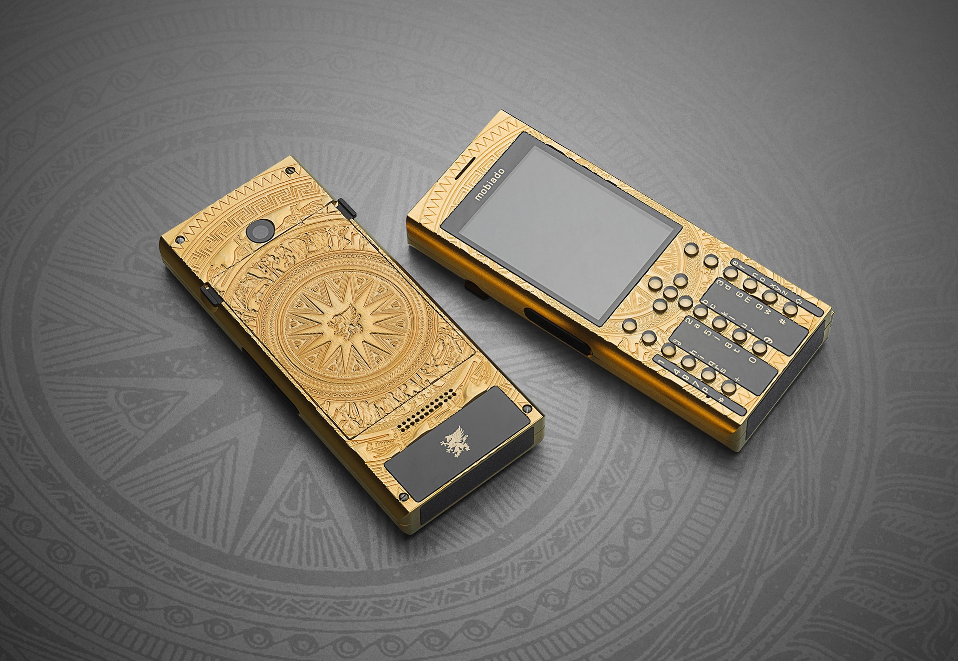 Dien thoai hang sang Mobiado lay cam hung tu trong dong Dong Son hinh anh