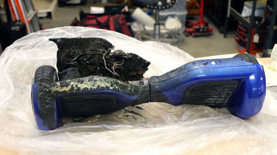 My dieu tra vu xe dien can bang chay lam 2 tre em thiet mang hinh anh