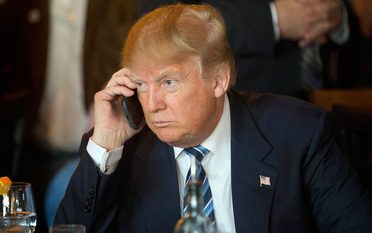 Tổng thống Trump bỏ điện thoại Android ảnh 1 Tong thong Trump bo dien thoai Android anh 1