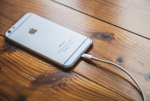 Nhung sai lam ve sac se giet chet chiec iPhone cua ban hinh anh