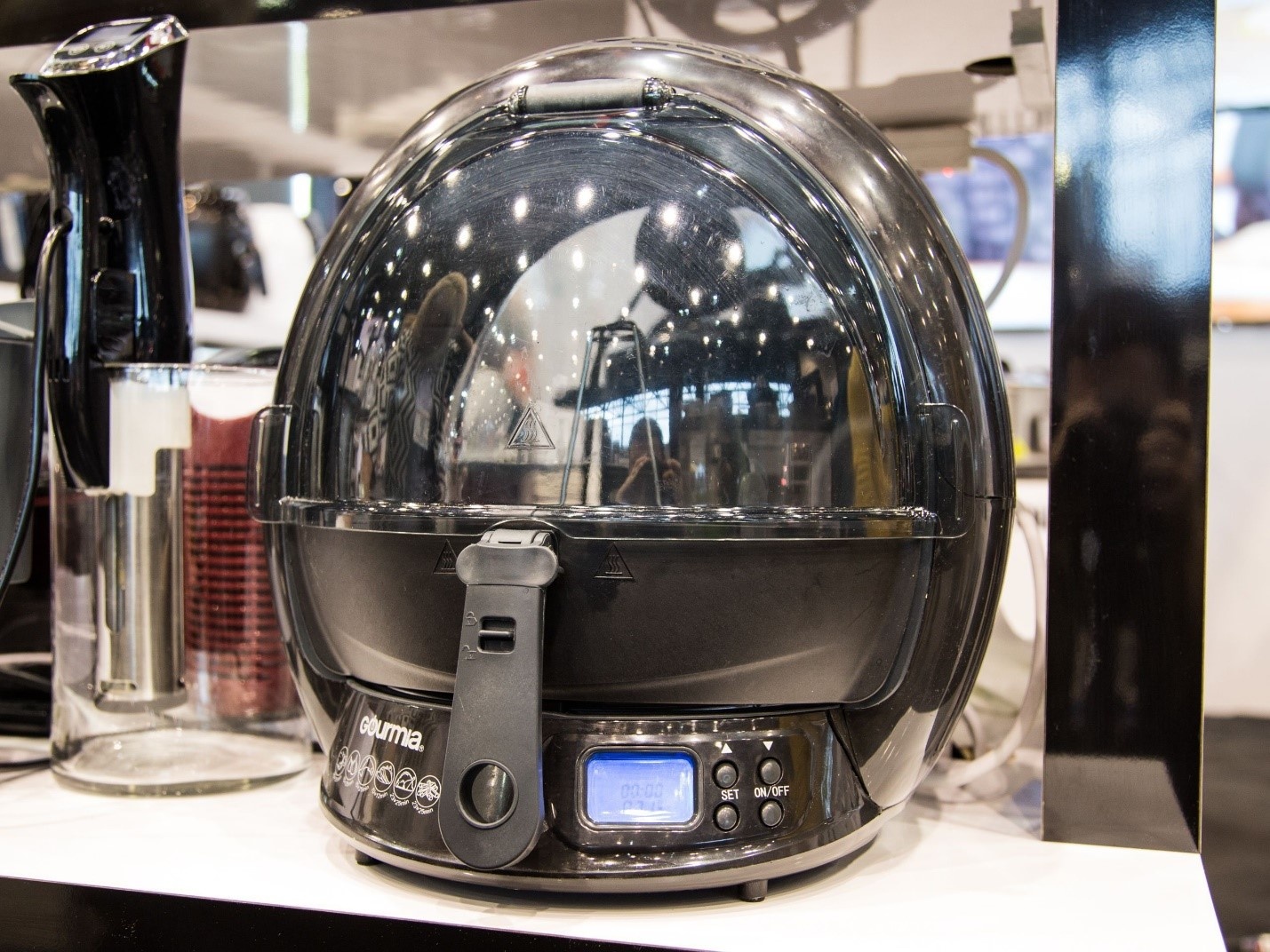 May nuong thit trang bi Wi-Fi va camera hinh anh