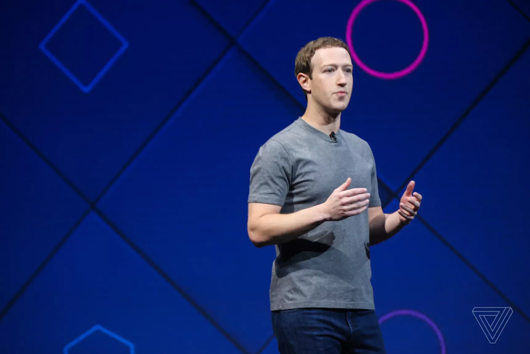 Mark Zuckerberg tren san khau F8 2017 hinh anh