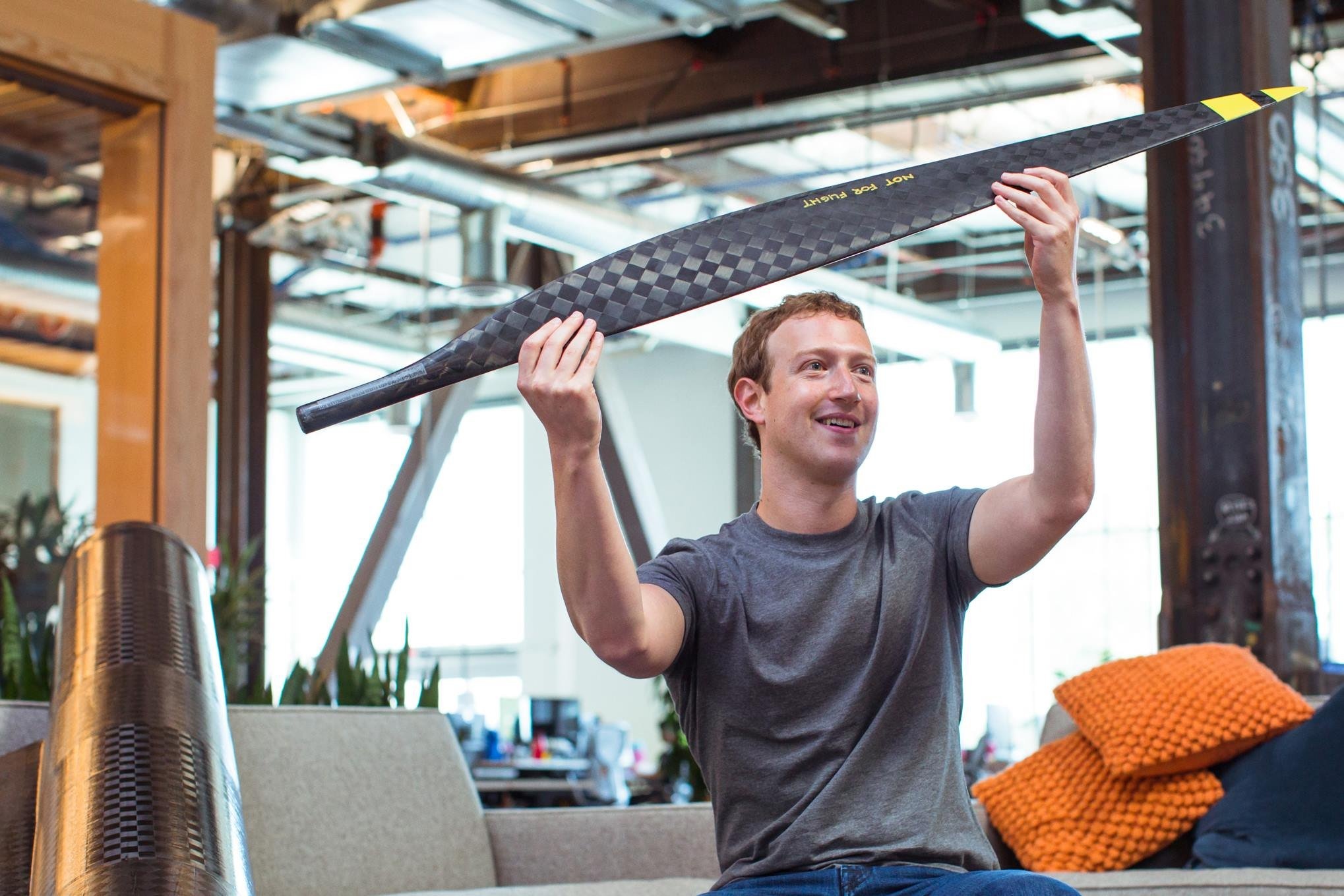Smartphone ‘diet vong’ co the do Mark Zuckerberg hinh anh