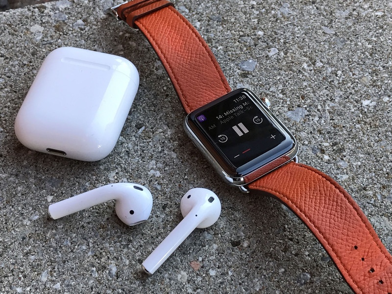 Tim Cook up mo doanh thu Watch, tai nghe AirPods hinh anh