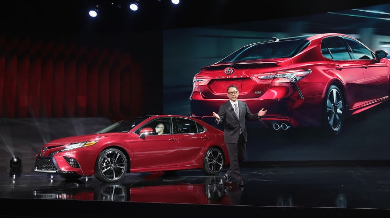 Toyota: 'Dung coi xe cua chung toi nham chan nua' hinh anh