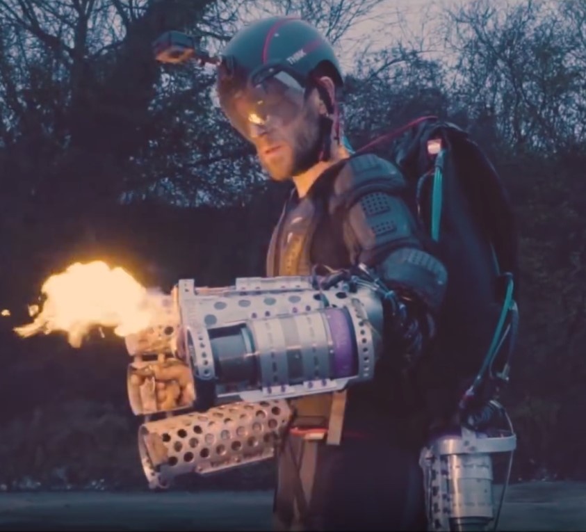 Con nguoi co the bay nhu Iron man hinh anh