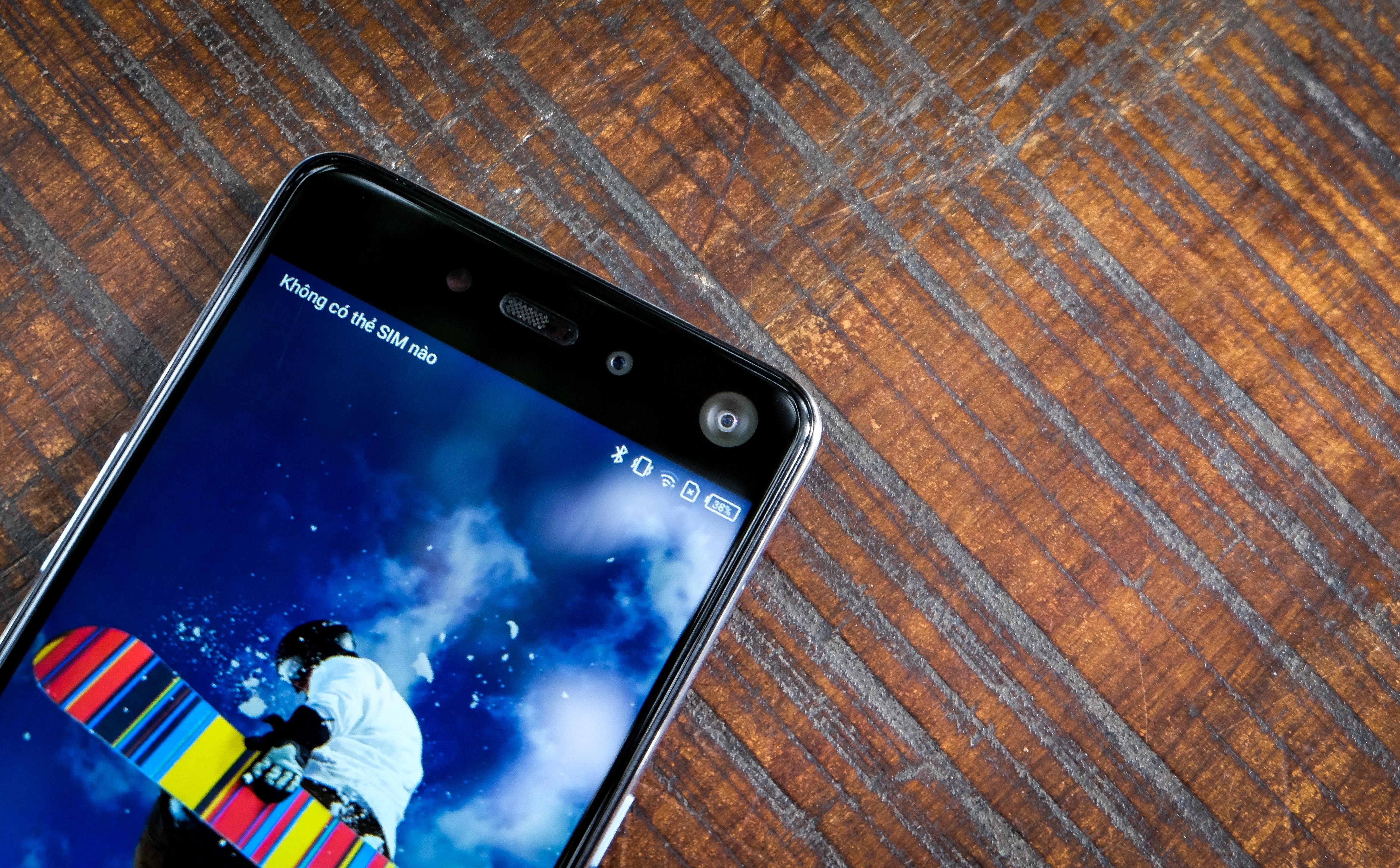 Dien thoai chup selfie nhom gia 3,99 trieu dong o VN hinh anh